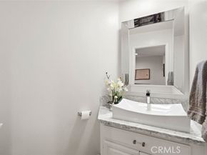 18730 Hatteras Street 46, Tarzana (los Angeles) CA 91356