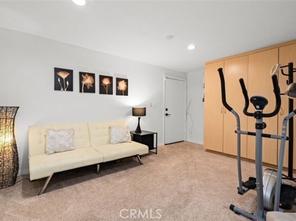 18730 Hatteras Street 46, Tarzana (los Angeles) CA 91356