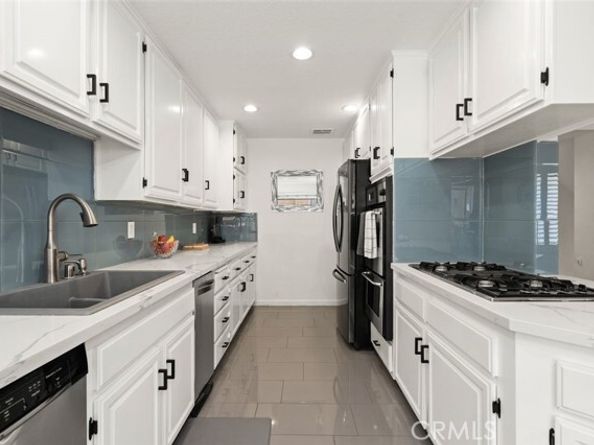 18730 Hatteras Street 46, Tarzana (los Angeles) CA 91356