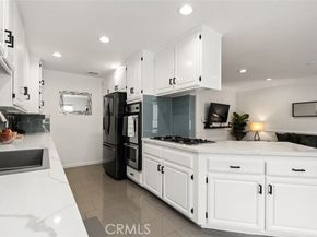 18730 Hatteras Street 46, Tarzana (los Angeles) CA 91356