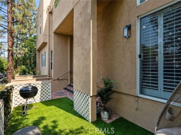18730 Hatteras Street 46, Tarzana (los Angeles) CA 91356