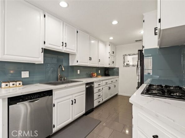 18730 Hatteras Street 46, Tarzana (los Angeles) CA 91356