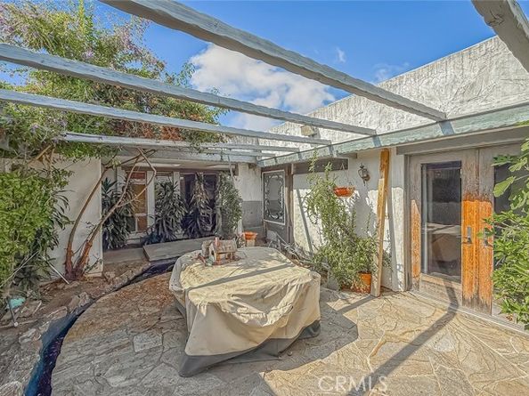 8835 Monogram Avenue, North Hills (los Angeles) CA 91343