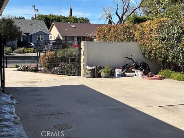 6914 Andasol Avenue, Los Angeles CA 91406