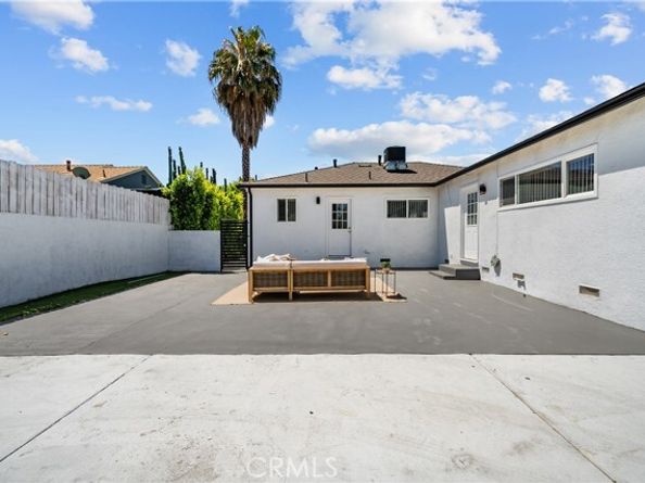 18025 Victory Boulevard, Reseda (los Angeles) CA 91335