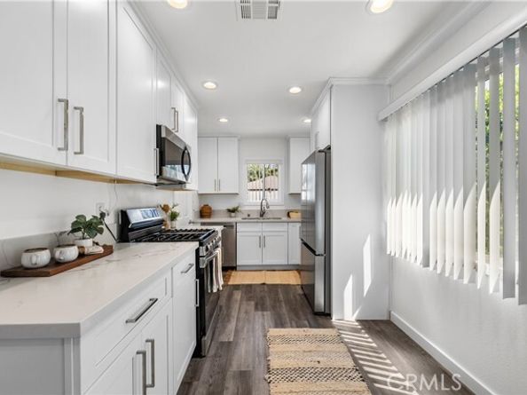 18025 Victory Boulevard, Reseda (los Angeles) CA 91335