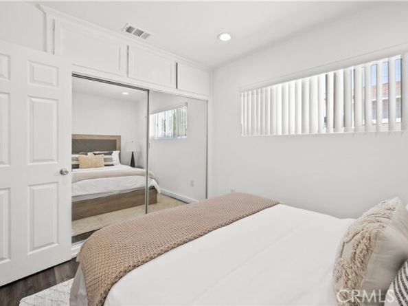 18025 Victory Boulevard, Reseda (los Angeles) CA 91335