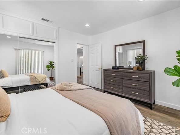 18025 Victory Boulevard, Reseda (los Angeles) CA 91335