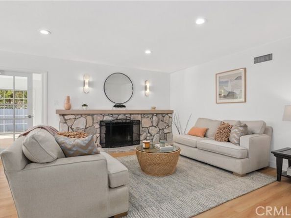 23312 Ostronic, Woodland Hills (los Angeles) CA 91367