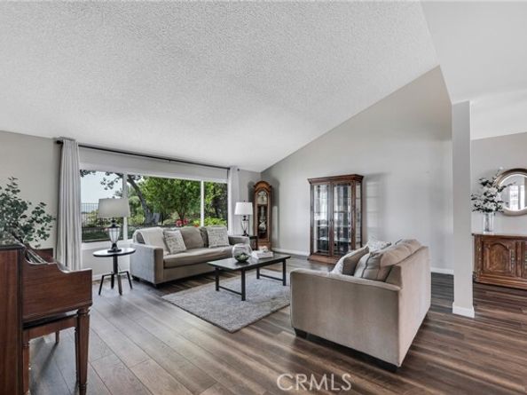 17004 Gledhill Street, Northridge (los Angeles) CA 91325