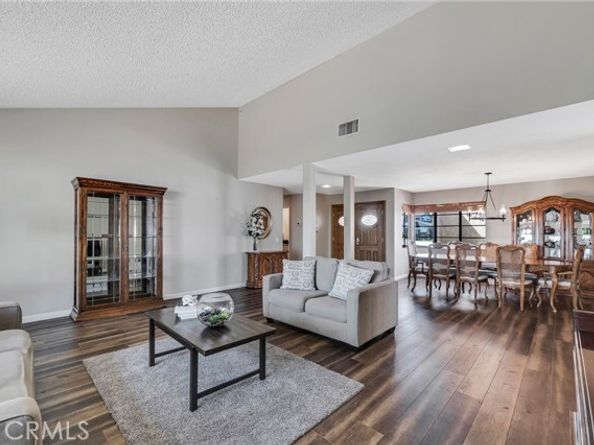 17004 Gledhill Street, Northridge (los Angeles) CA 91325