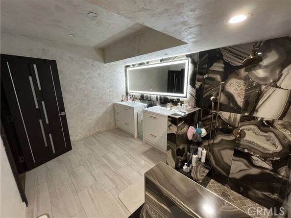 7705 Ben Avenue, North Hollywood (los Angeles) CA 91605