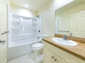 5550 Owensmouth Avenue 120, Woodland Hills (los Angeles) CA 91367