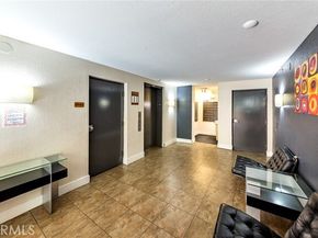5550 Owensmouth Avenue 120, Woodland Hills (los Angeles) CA 91367