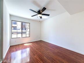 5550 Owensmouth Avenue 120, Woodland Hills (los Angeles) CA 91367