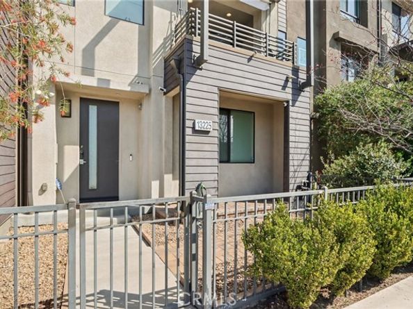 13225 Victory Boulevard, Los Angeles CA 91401