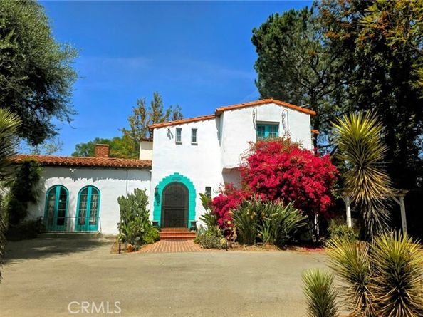 15401 Saticoy Street, Van Nuys (los Angeles) CA 91406