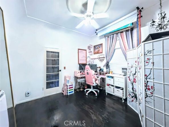 15401 Saticoy Street, Van Nuys (los Angeles) CA 91406