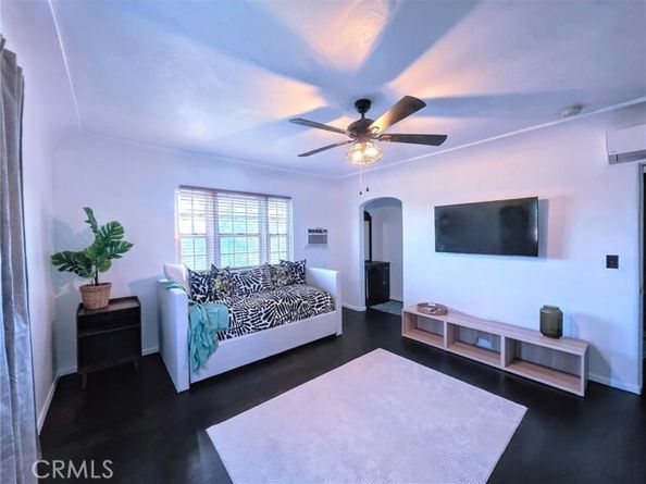 15401 Saticoy Street, Van Nuys (los Angeles) CA 91406