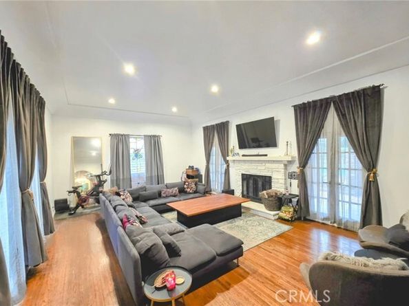 15401 Saticoy Street, Van Nuys (los Angeles) CA 91406