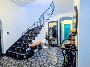 15401 Saticoy Street, Van Nuys (los Angeles) CA 91406