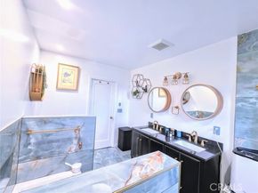 15401 Saticoy Street, Van Nuys (los Angeles) CA 91406