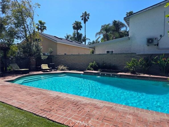 15401 Saticoy Street, Van Nuys (los Angeles) CA 91406