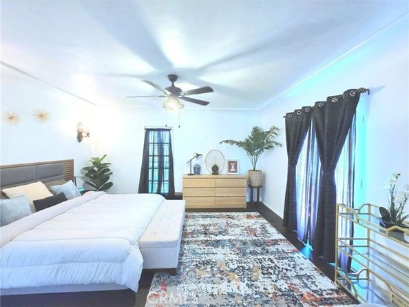 15401 Saticoy Street, Van Nuys (los Angeles) CA 91406