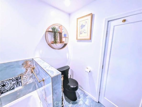 15401 Saticoy Street, Van Nuys (los Angeles) CA 91406