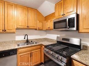 17041 Roscoe Blvd. #4, Northridge (los Angeles) CA 91325