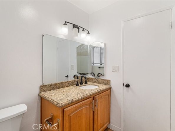 17041 Roscoe Blvd. #4, Northridge (los Angeles) CA 91325