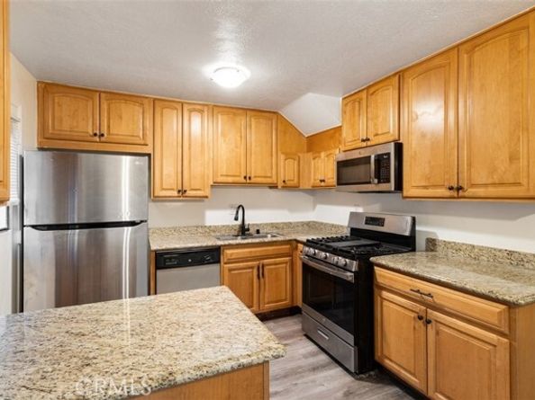 17041 Roscoe Blvd. #4, Northridge (los Angeles) CA 91325