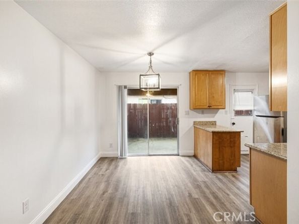 17041 Roscoe Blvd. #4, Northridge (los Angeles) CA 91325
