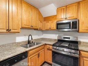 17041 Roscoe Blvd. #4, Northridge (los Angeles) CA 91325