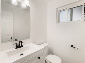 17041 Roscoe Blvd. #4, Northridge (los Angeles) CA 91325
