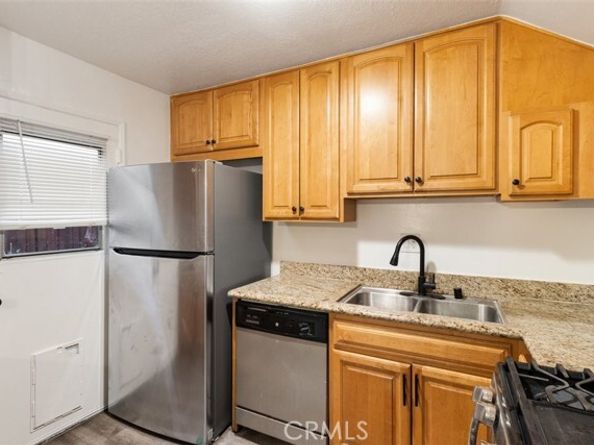 17041 Roscoe Blvd. #4, Northridge (los Angeles) CA 91325