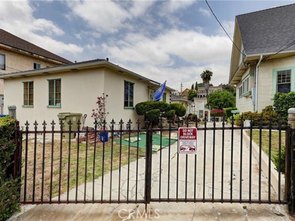 717 E Kensington, Los Angeles CA 90026