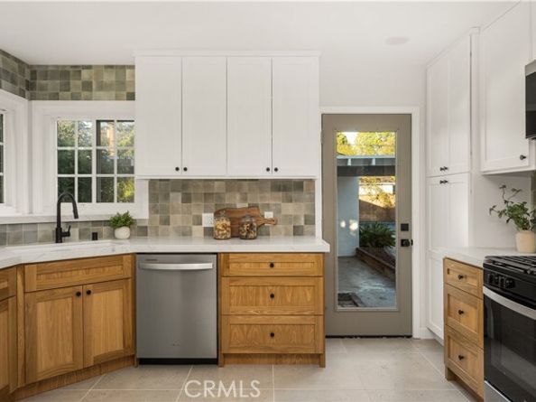 7001 Lasaine Avenue, Van Nuys (los Angeles) CA 91406