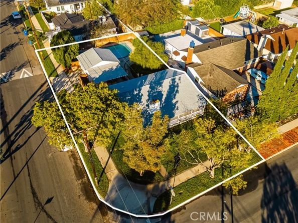 7001 Lasaine Avenue, Van Nuys (los Angeles) CA 91406