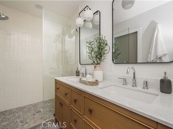 7001 Lasaine Avenue, Van Nuys (los Angeles) CA 91406