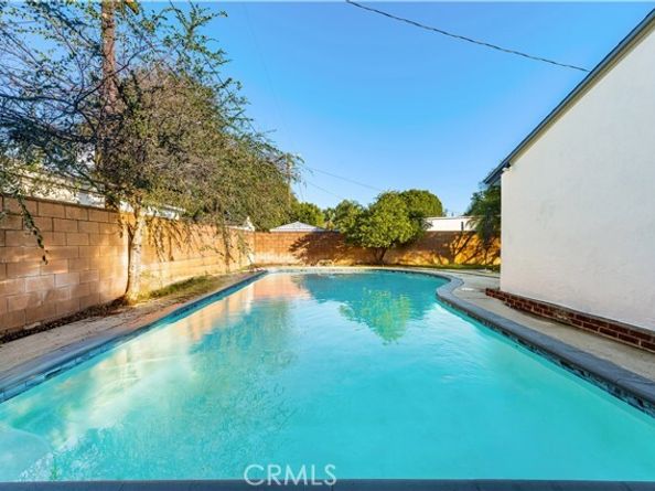 7001 Lasaine Avenue, Van Nuys (los Angeles) CA 91406