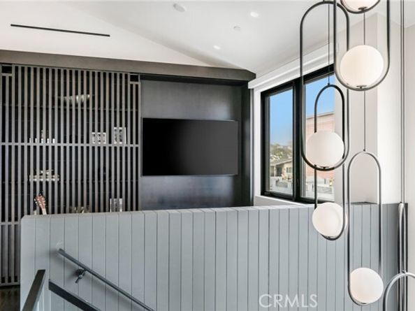 218 E Oceanfront, Newport Beach CA 92661