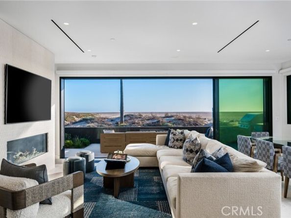 218 E Oceanfront, Newport Beach CA 92661