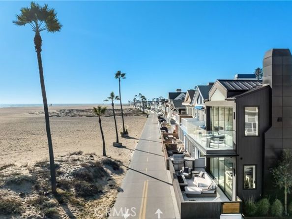 218 E Oceanfront, Newport Beach CA 92661