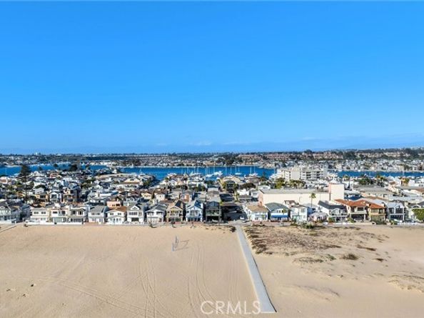 218 E Oceanfront, Newport Beach CA 92661