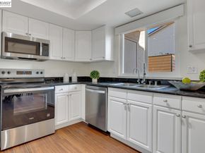 4452 Del Valle Pkwy, Pleasanton CA 94566
