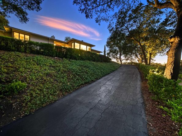 47 Charles Hill Cir, Orinda CA 94563