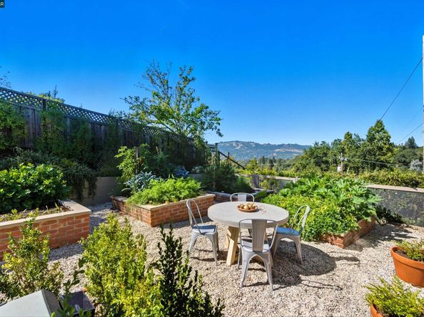 47 Charles Hill Cir, Orinda CA 94563