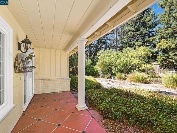 16 Stanley Ct, Lafayette CA 94595