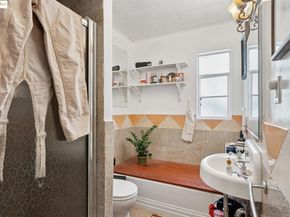1033 Walker Ave, Oakland CA 94610